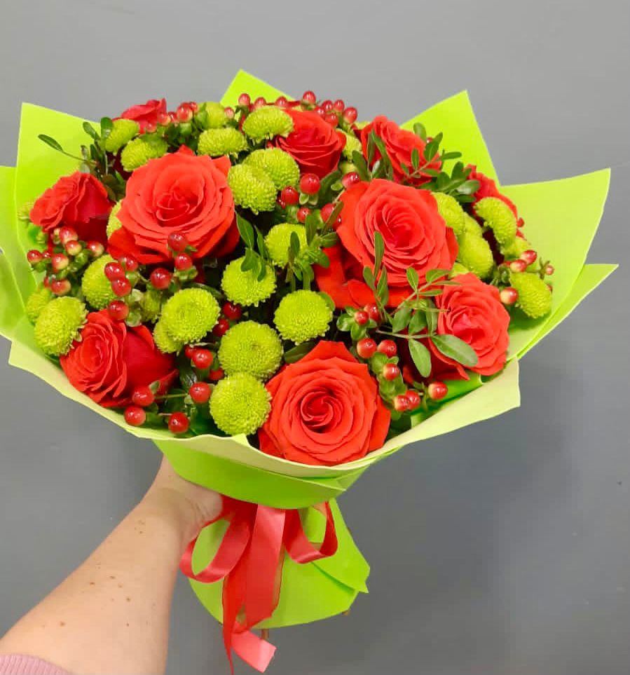 Букет цветов из: Хризантемы и Розы в Лесной Кировской области