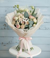 Букет цветов из:  Розы и Лизиантусы в Лесной Кировской области