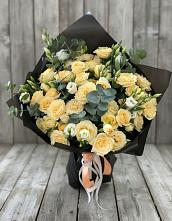 Букет цветов из:  Розы и Лизиантусы в Лесной Кировской области