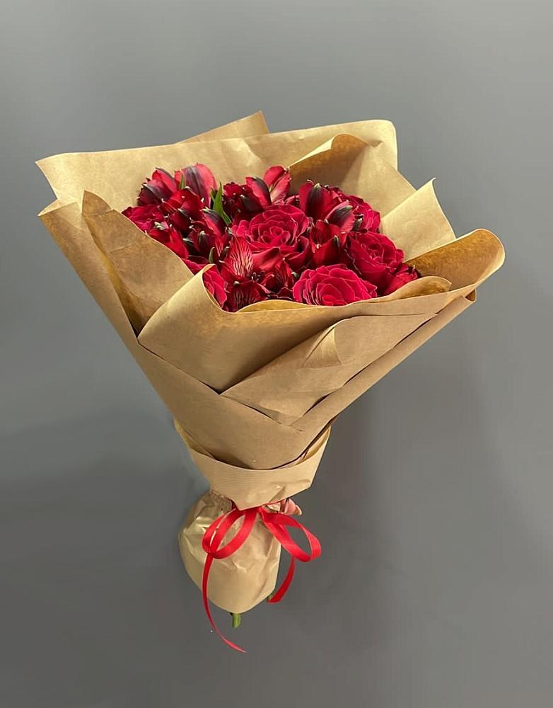 Букет цветов из: Альстромерии и Розы в Лесной Кировской области