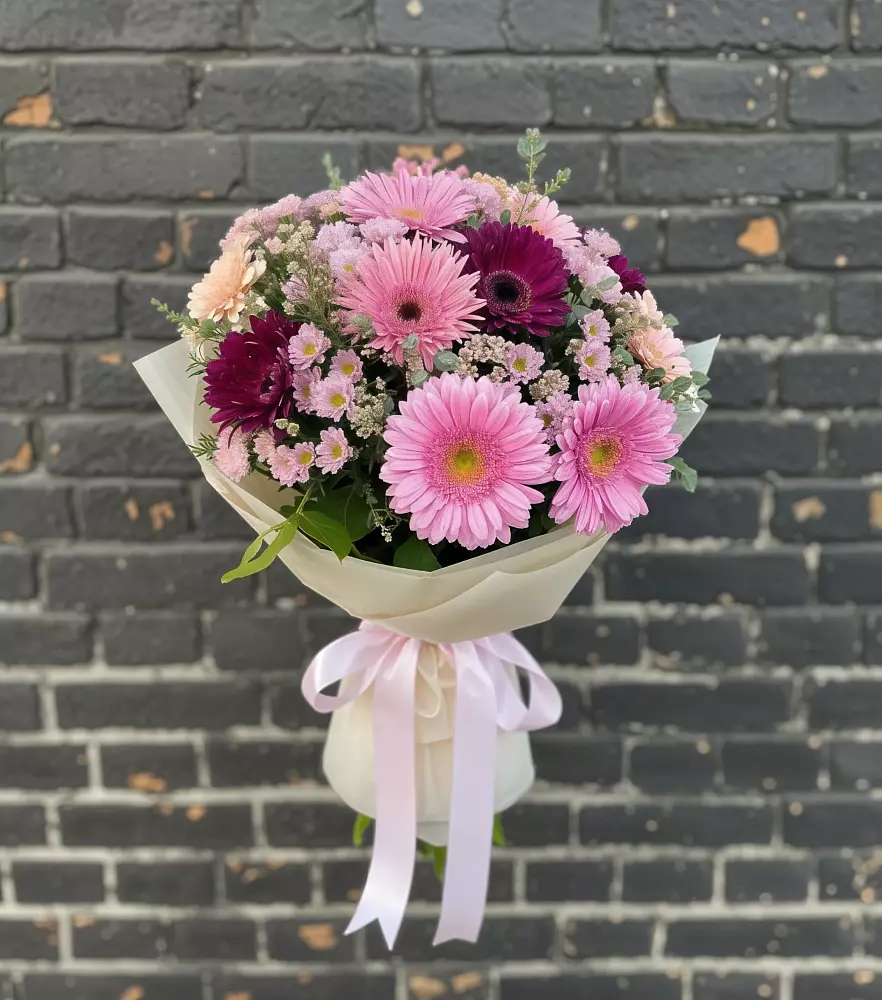 Букет цветов из: Герберы и Хризантемы в Лесной Кировской области