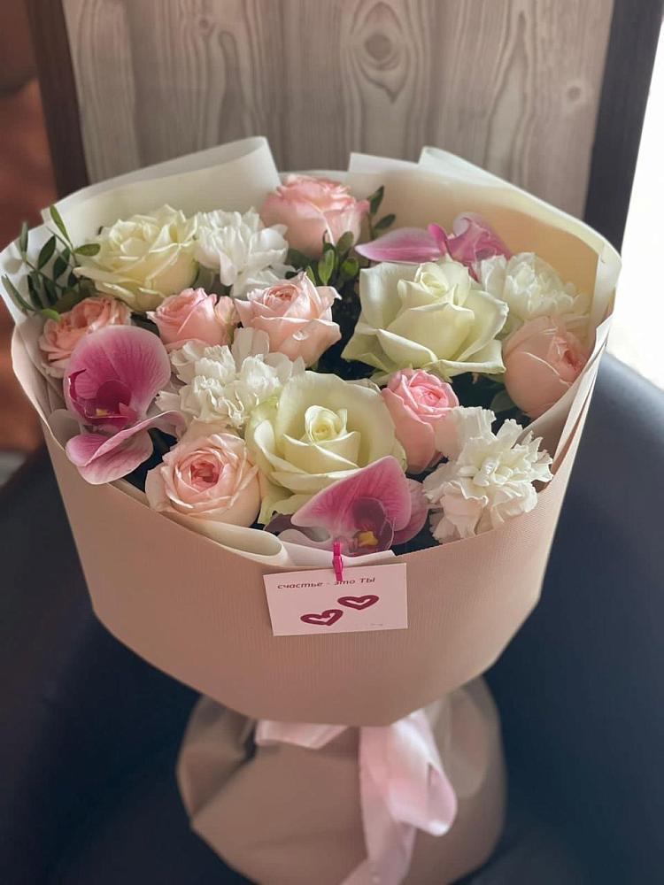 Букет цветов из: Орхидеи, Розы и Гвоздики в Лесной Кировской области