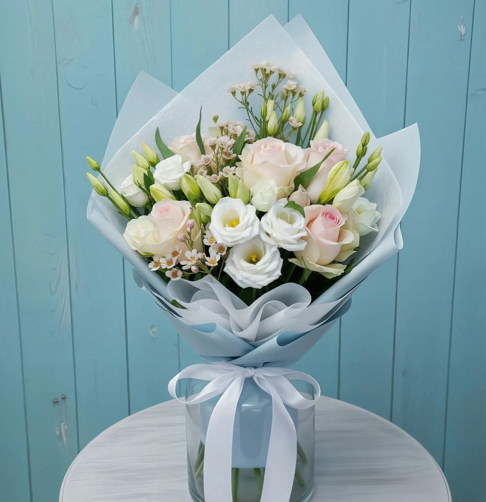 Букет цветов из: Розы и Лизиантусы в Лесной Кировской области