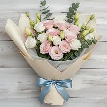 Букет цветов из:  Лизиантусы в Лесной Кировской области