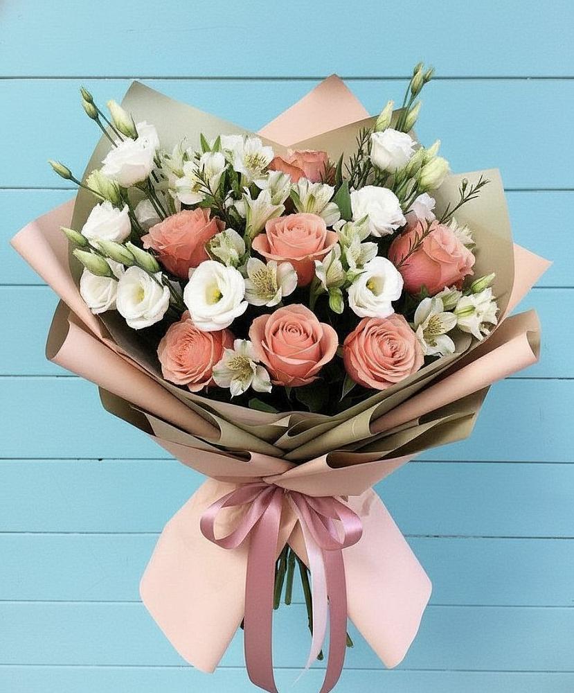 Букет цветов из: Розы, Альстромерии и Лизиантусы в Лесной Кировской области