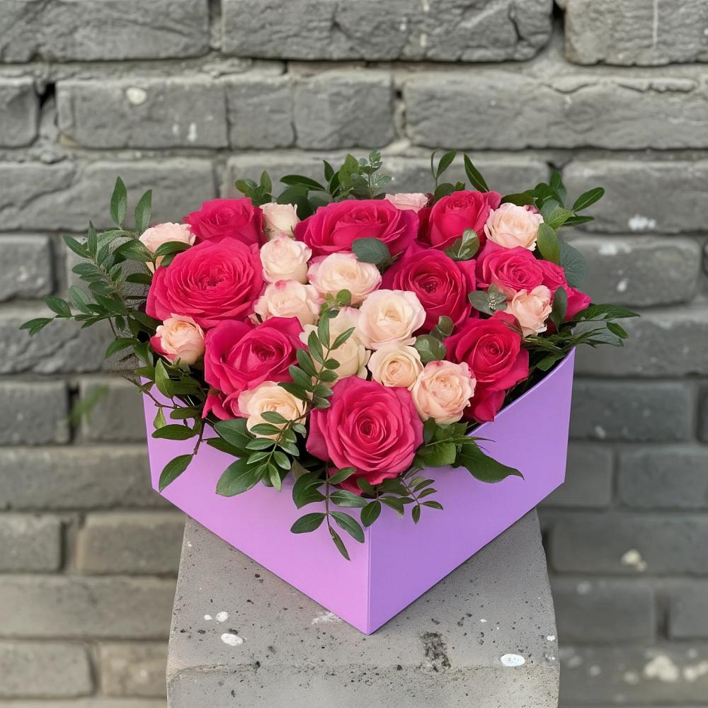 Цветочная композиция из Розы в коробке в Лесной Кировской области