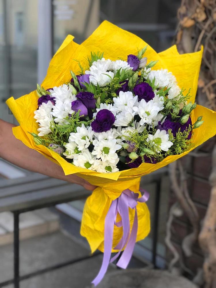 Букет цветов из: Ирисы, Хризантемы и Ромашки в Лесной Кировской области