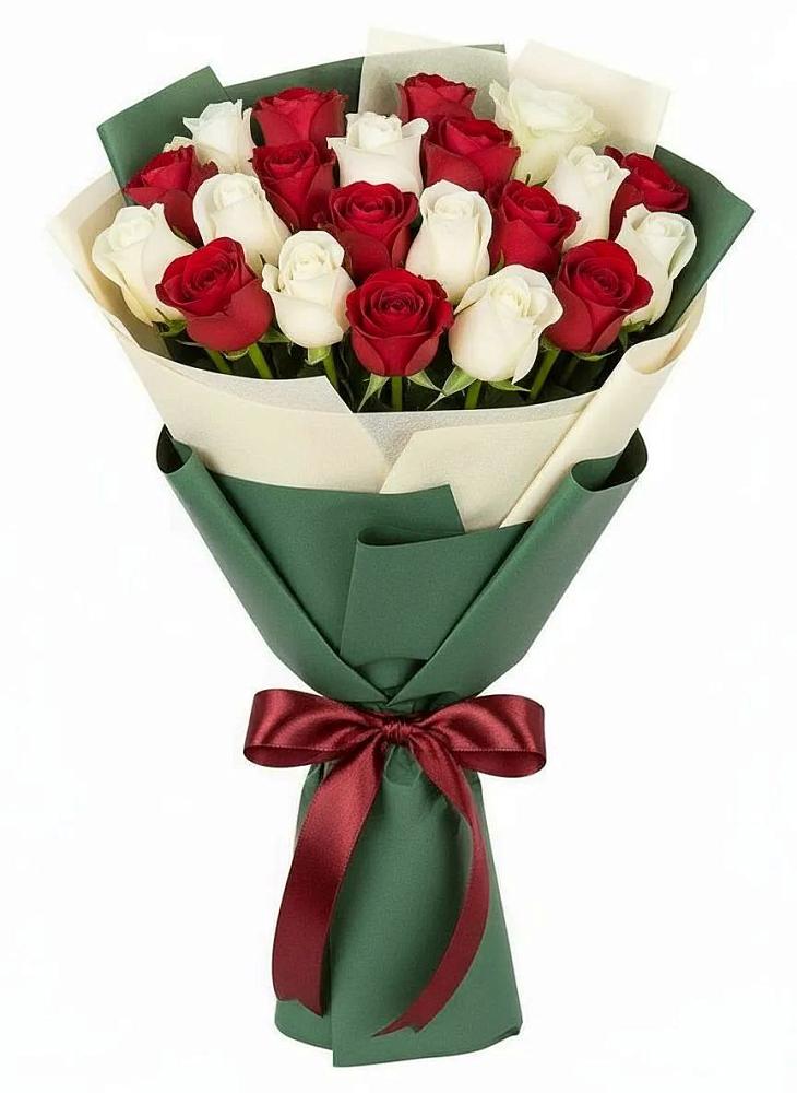 Букет Микс из красных и белых роз в Лесной Кировской области