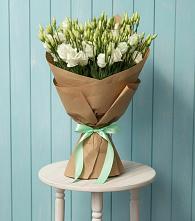 Букет цветов из:  Лизиантусы в Лесной Кировской области