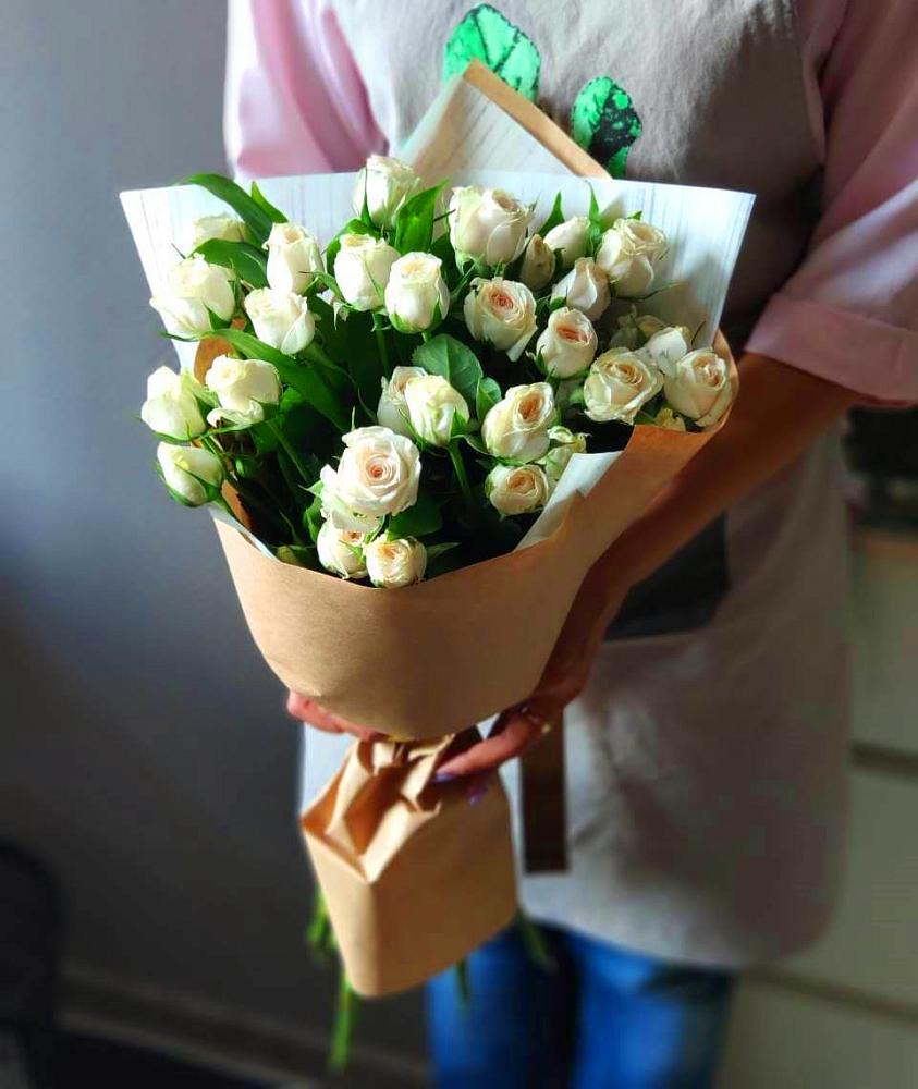 Букет цветов из: Розы в Лесной Кировской области