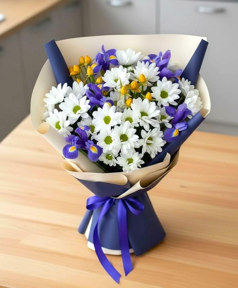 Букет цветов из: Розы, Ирисы и Хризантемы в Лесной Кировской области
