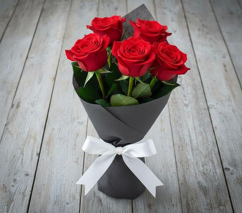 Букет 5 Красных роз Эдлесс Лав в Лесной Кировской области