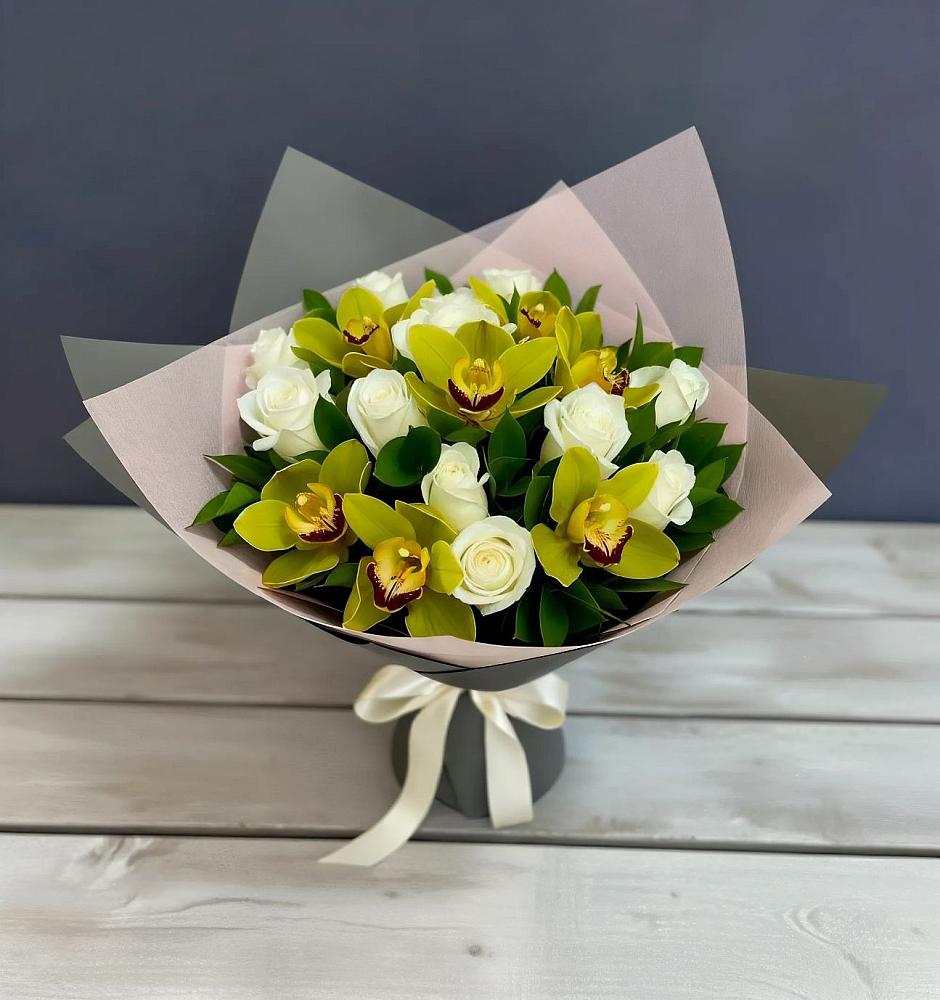 Букет цветов из: Орхидеи и Розы в Лесной Кировской области