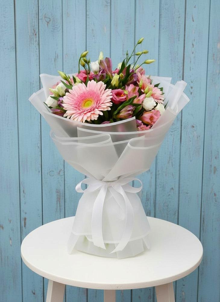 Букет цветов из: Герберы, Альстромерии и Лизиантусы в Лесной Кировской области