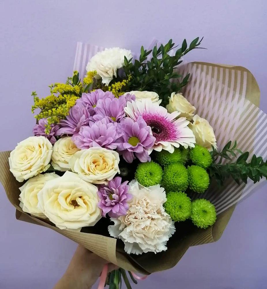 Букет цветов из: Хризантемы, Розы, Гвоздики и Герберы в Лесной Кировской области