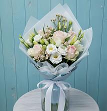 Букет цветов из:  Розы и Лизиантусы в Лесной Кировской области