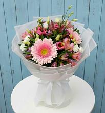 Букет цветов из:  Герберы, Альстромерии и Лизиантусы в Лесной Кировской области