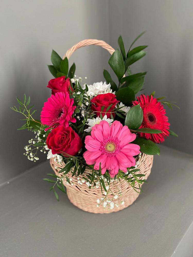 Цветочная композиция из Розы, Хризантемы и Герберы в корзине в Лесной Кировской области