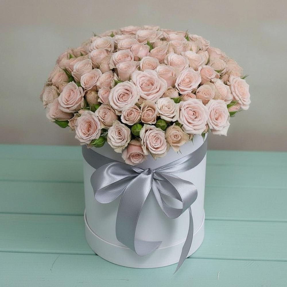 Цветочная композиция из Розы в шляпной коробке в Лесной Кировской области