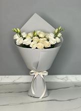 Букет цветов из:  Розы и Лизиантусы в Лесной Кировской области